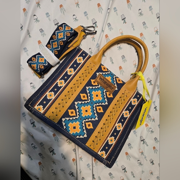 WRANGLER PURSE - Picture 1 of 5